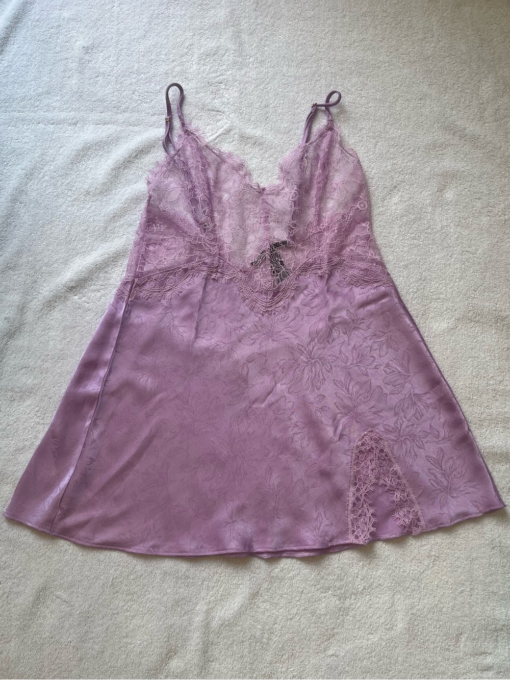 VICTORIA’S SECRET Lace Trim Satin Light Purple Slip Nightgown